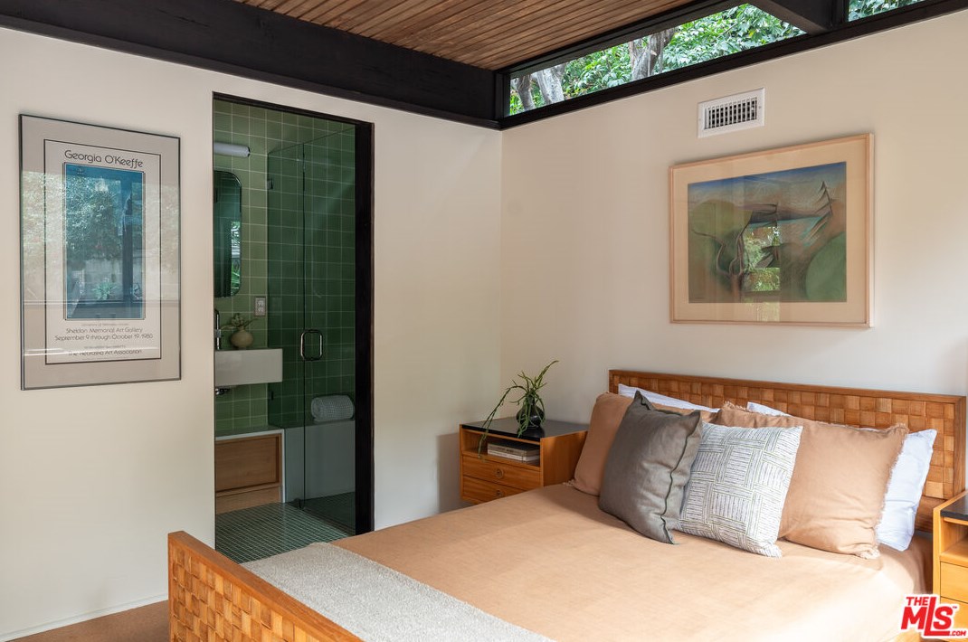 1896 Lucile Ave, Los Angeles CA  90026-1026 exterior
