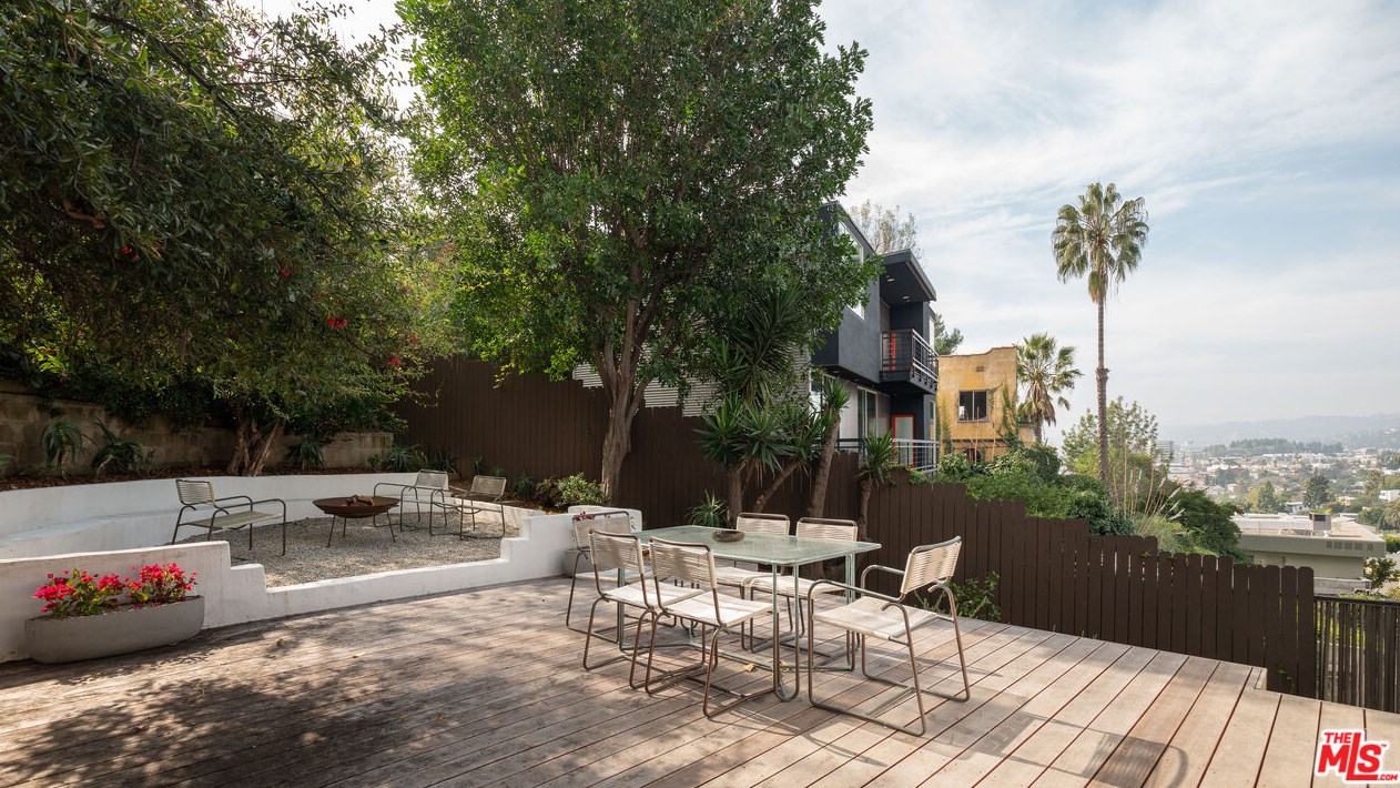 1896 Lucile Ave, Los Angeles CA  90026-1026 exterior