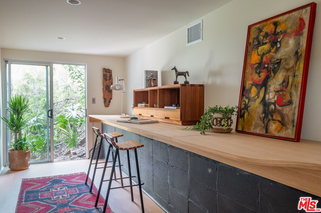 1896 Lucile Ave, Los Angeles CA  90026-1026 exterior