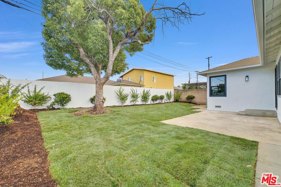 13116 Purche Ave, Gardena CA  90249-1643 exterior