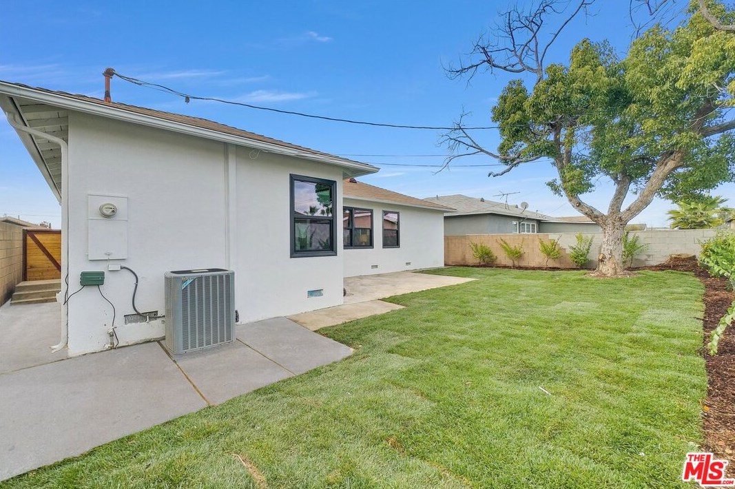 13116 Purche Ave, Gardena CA  90249-1643 exterior