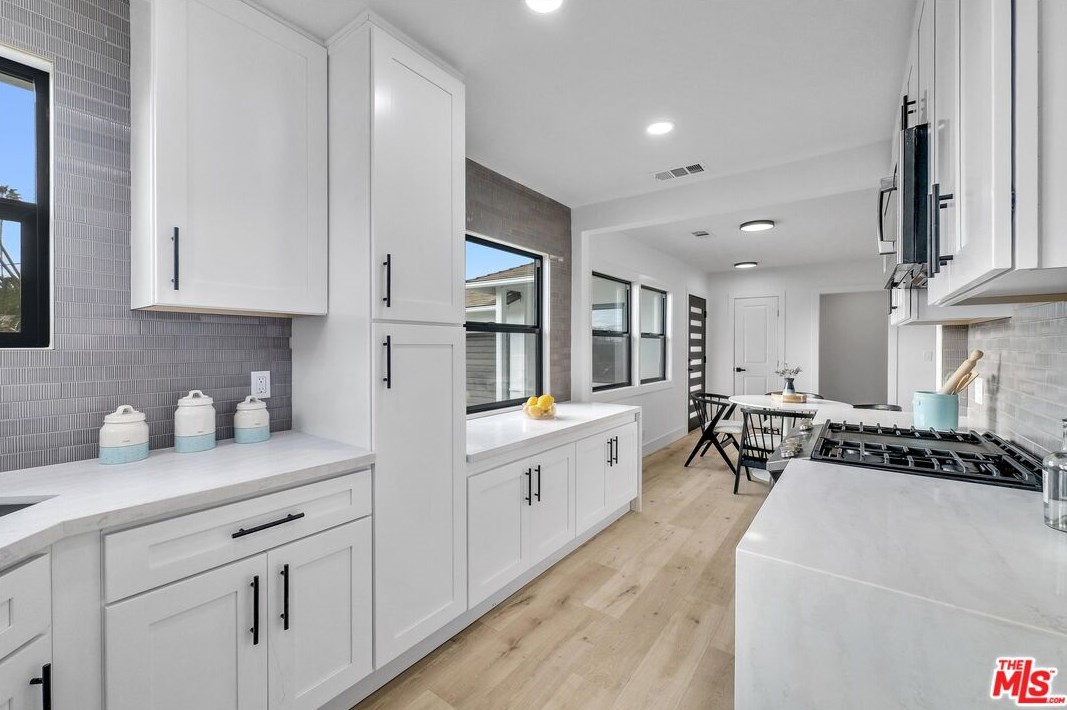 13116 Purche Ave, Gardena CA  90249-1643 exterior