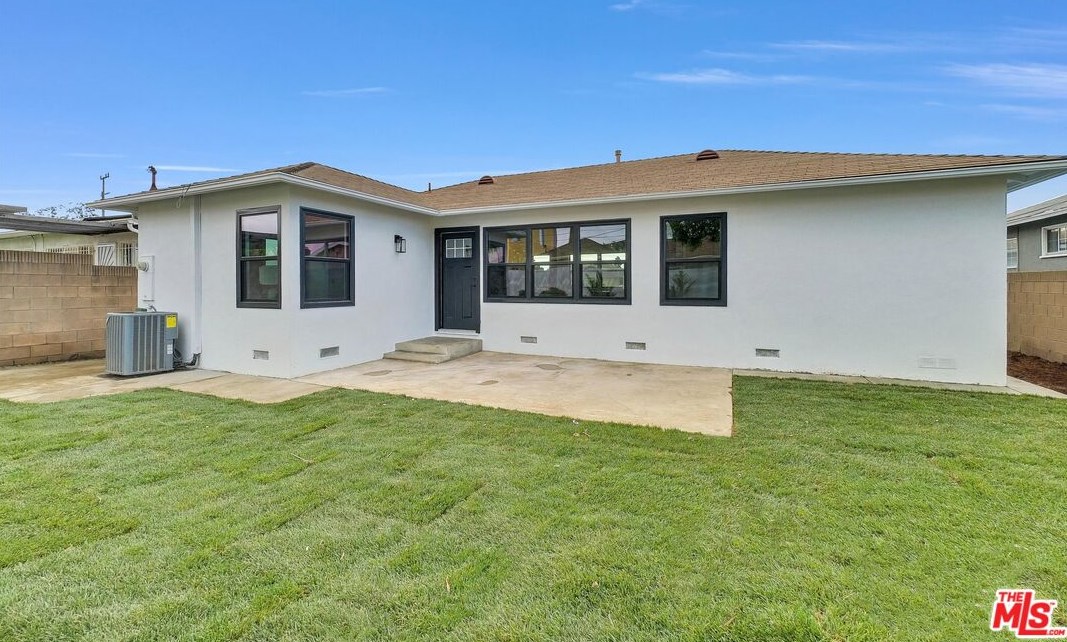 13116 Purche Ave, Gardena CA  90249-1643 exterior