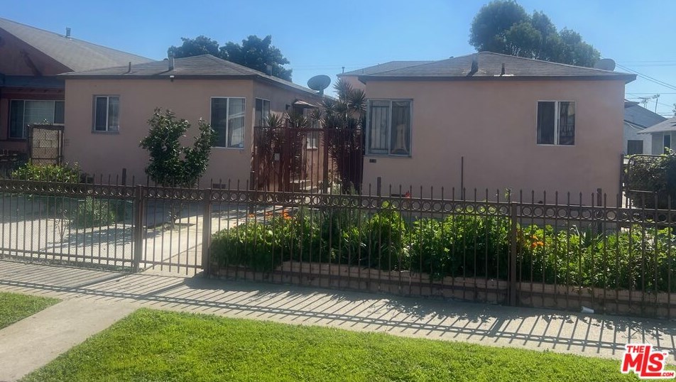 1030 94th St, Los Angeles, CA 90044-3256