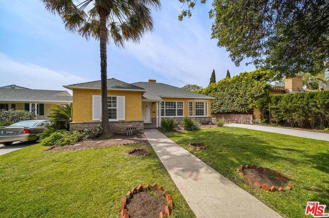 2256 25th St, Santa Monica, CA 90405-1815