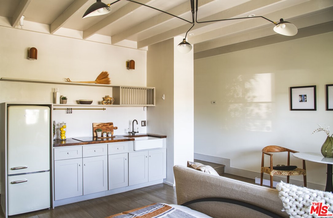 3609 Gramercy Pl, Los Angeles CA  90018-4302 exterior