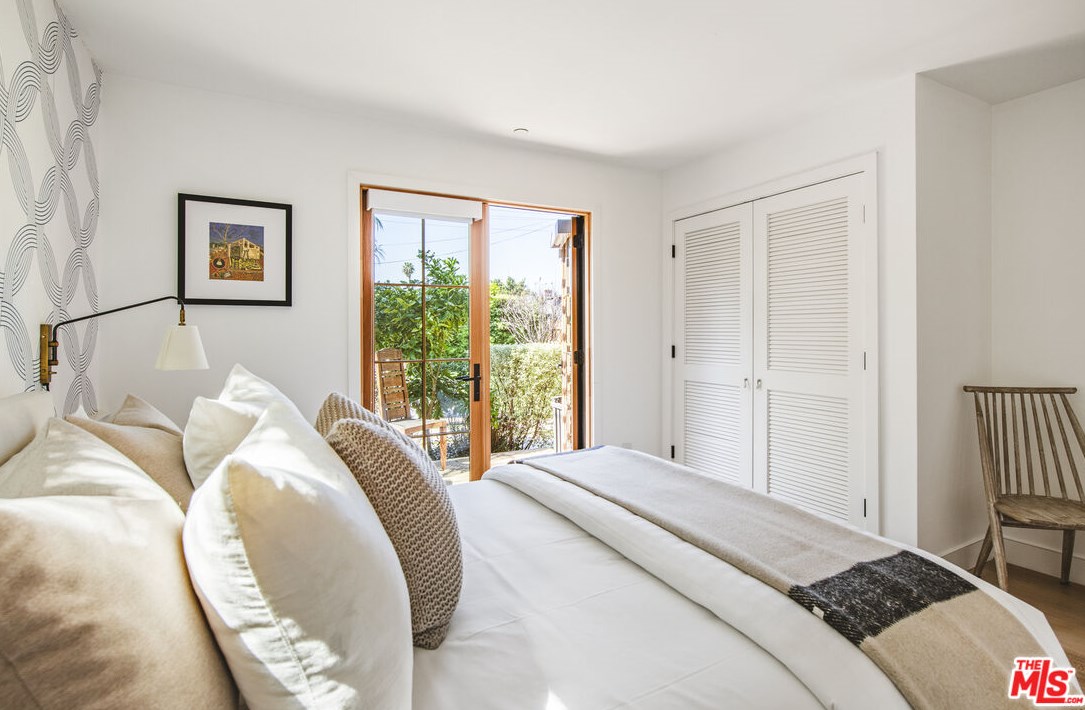 3609 Gramercy Pl, Los Angeles CA  90018-4302 exterior