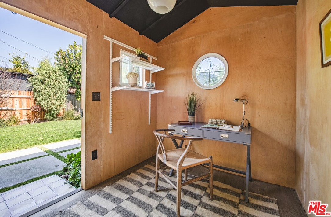 3609 Gramercy Pl, Los Angeles CA  90018-4302 exterior