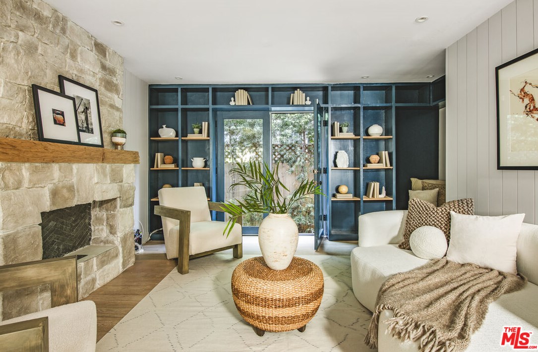 3609 Gramercy Pl, Los Angeles CA  90018-4302 exterior