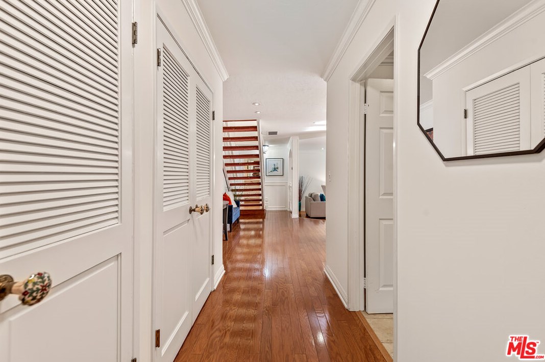 5255 Zelzah Ave #111, Van Nuys, CA 91316