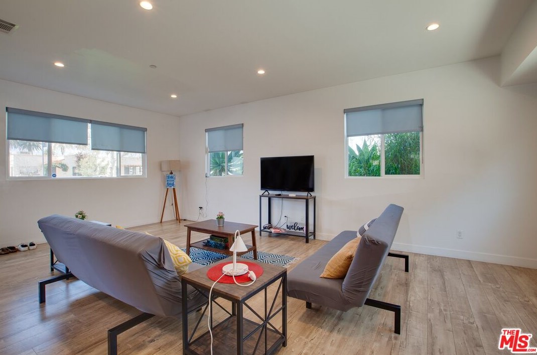 2320 Mansfield Ave, Los Angeles, CA 90016-2234