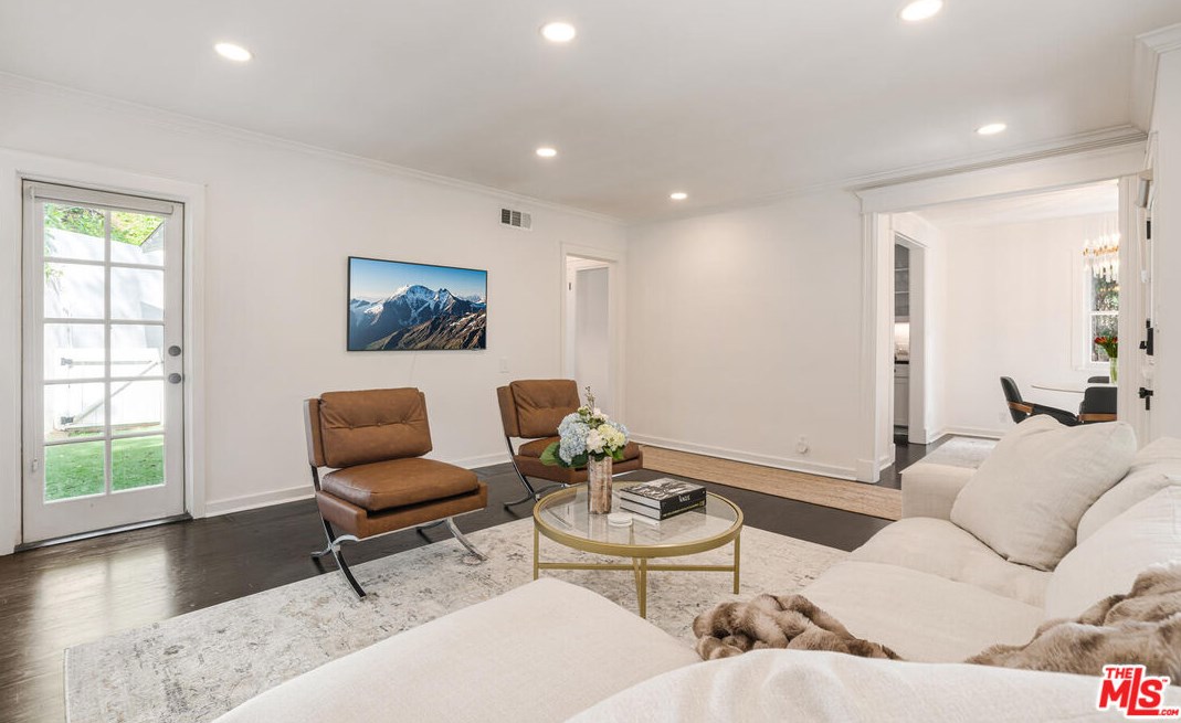 6915 Camrose Dr, Los Angeles CA  90068-3110 exterior