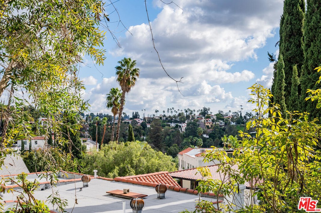 6915 Camrose Dr, Los Angeles CA  90068-3110 exterior
