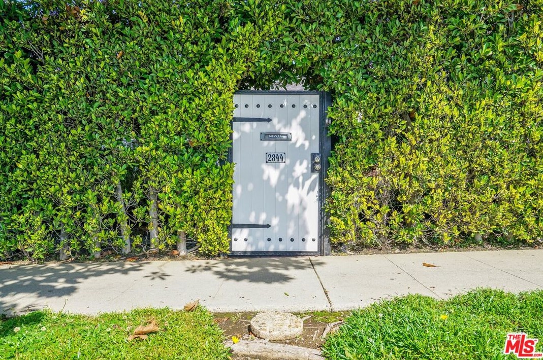 2844 Overland Ave, Los Angeles CA  90064-4218 exterior
