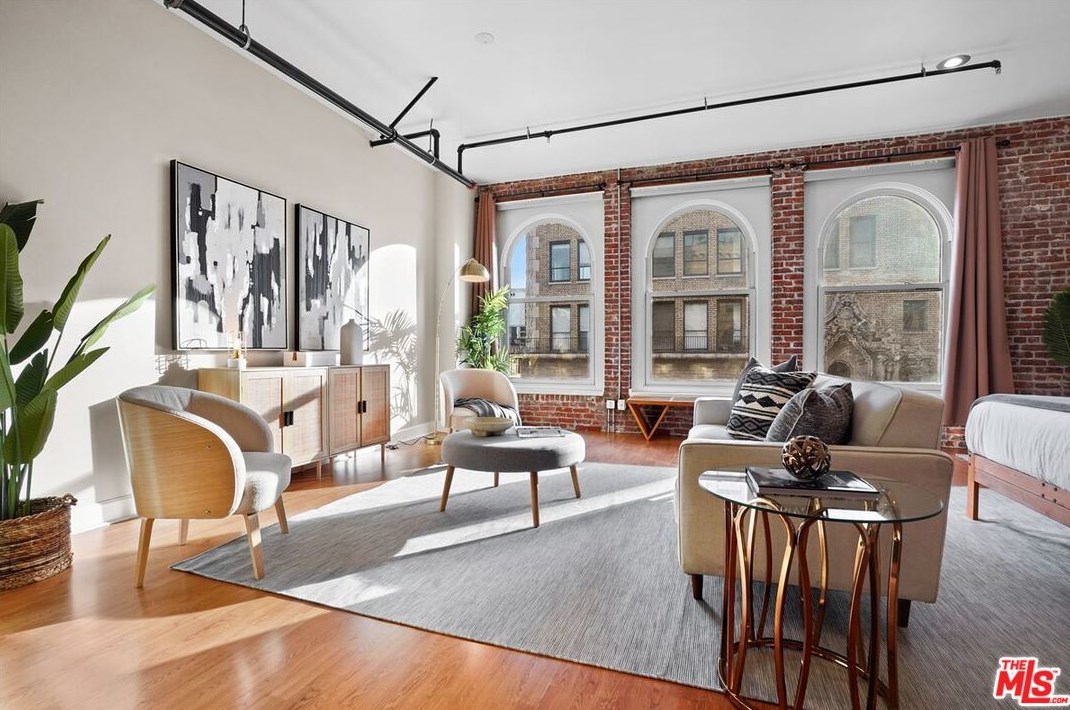 253 S Broadway #403, Los Angeles, CA 90012