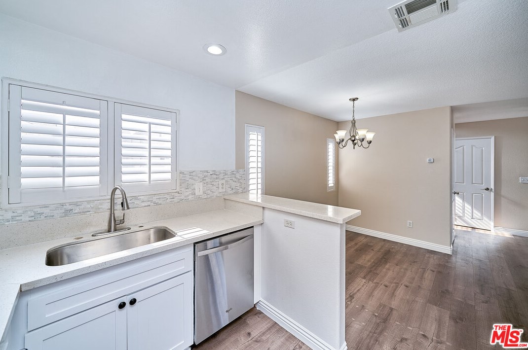 23154 Colony Park Dr, Long Beach, CA 90745-5572