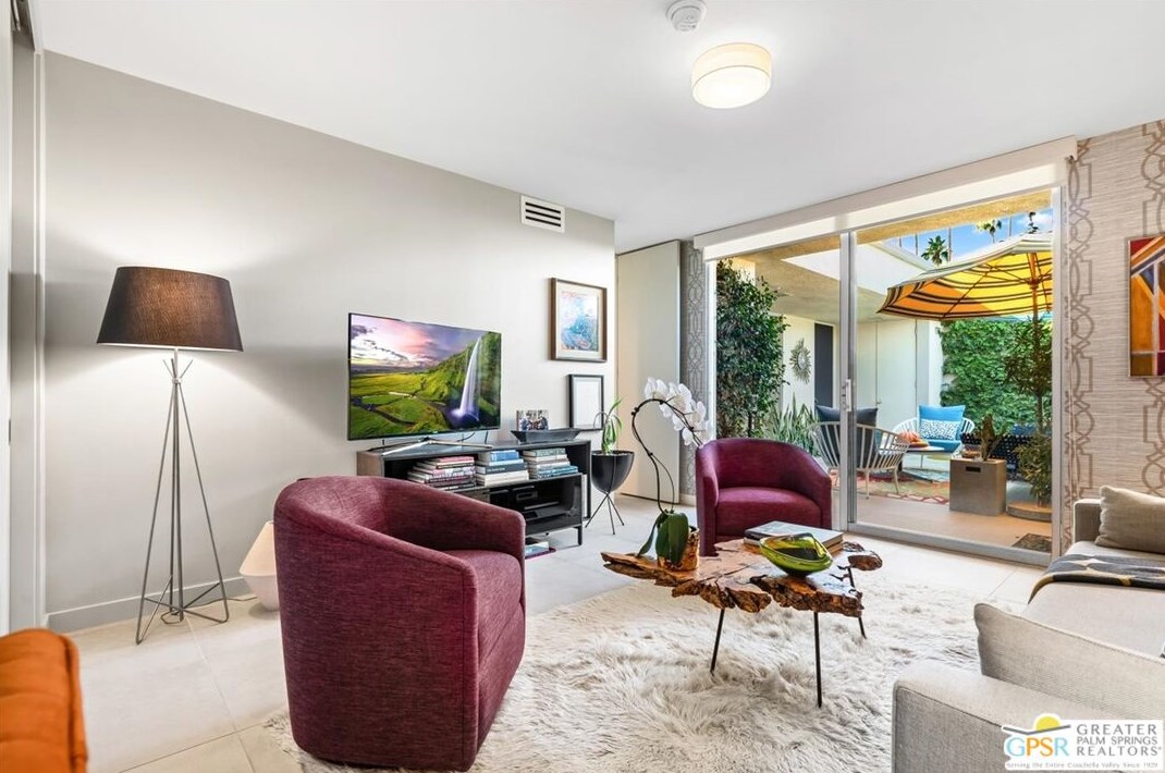 320 Desert Lakes Dr, Palm Springs CA  92264-5514 exterior