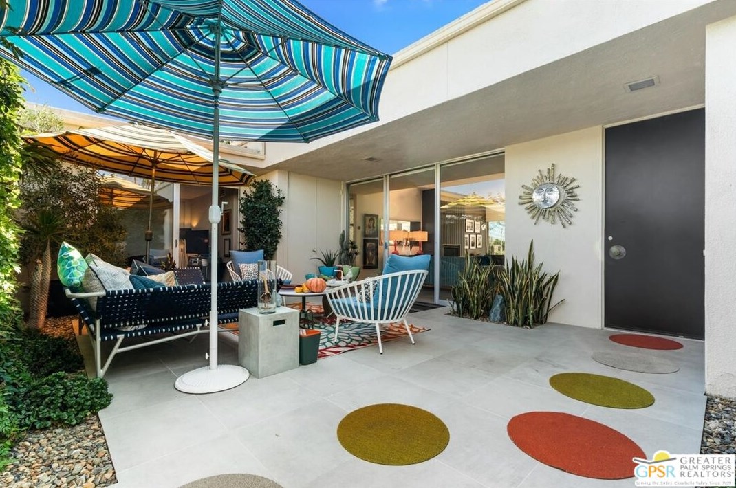320 Desert Lakes Dr, Palm Springs CA  92264-5514 exterior