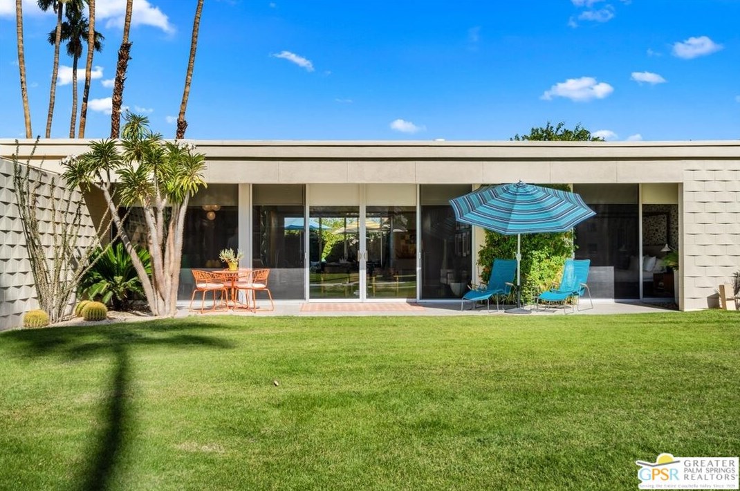 320 Desert Lakes Dr, Palm Springs CA  92264-5514 exterior