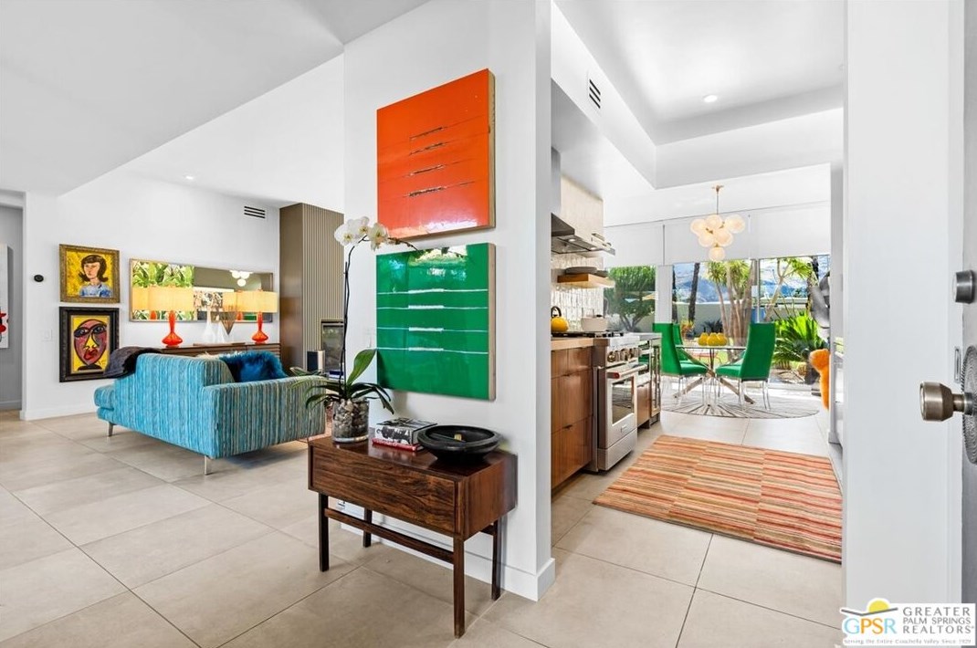 320 Desert Lakes Dr, Palm Springs CA  92264-5514 exterior