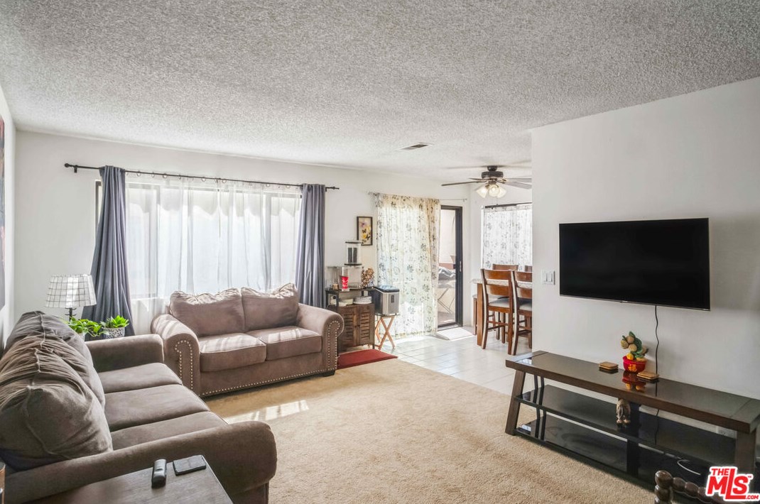 18124 Sundowner Way, Santa Clarita, CA 91387-4390