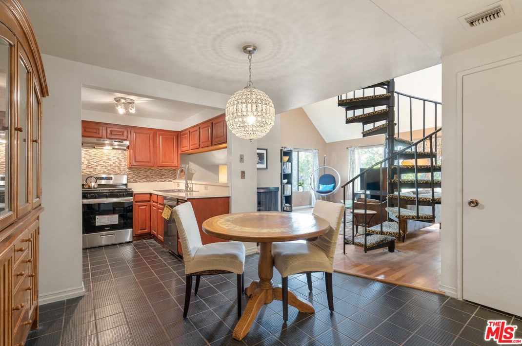 950 N Kings Rd #362, Los Angeles, CA 90069