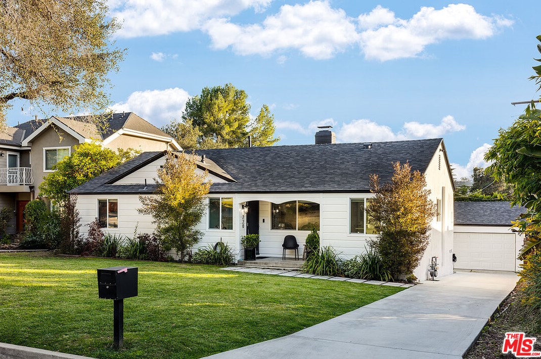 220 Kirst St, La Canada, CA 91011