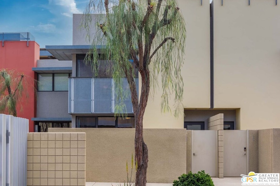 707 Arenas Rd, Palm Springs, CA 92262-6742