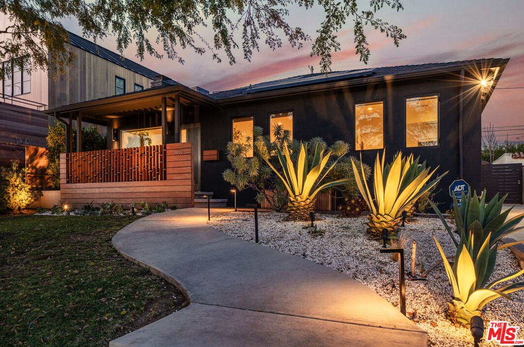 3650 Corinth Ave, Los Angeles, CA 90066-3404