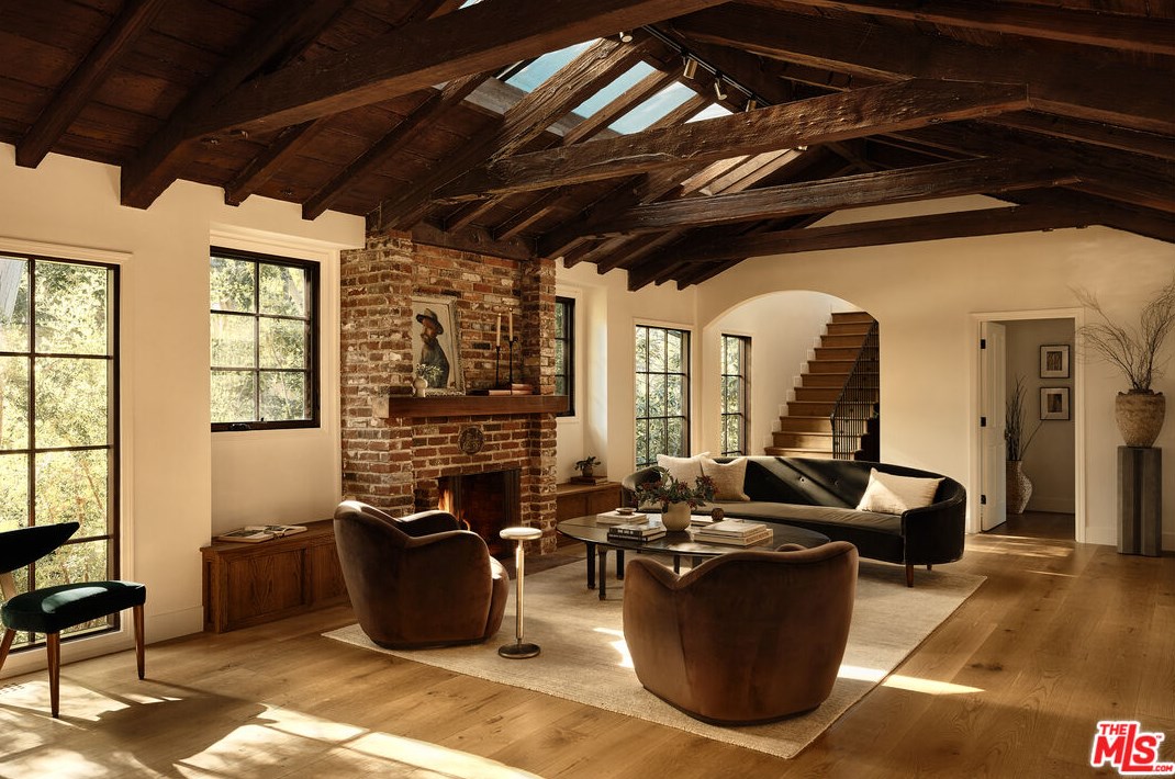 9455 Lloydcrest Dr, Beverly Hills, CA 90210