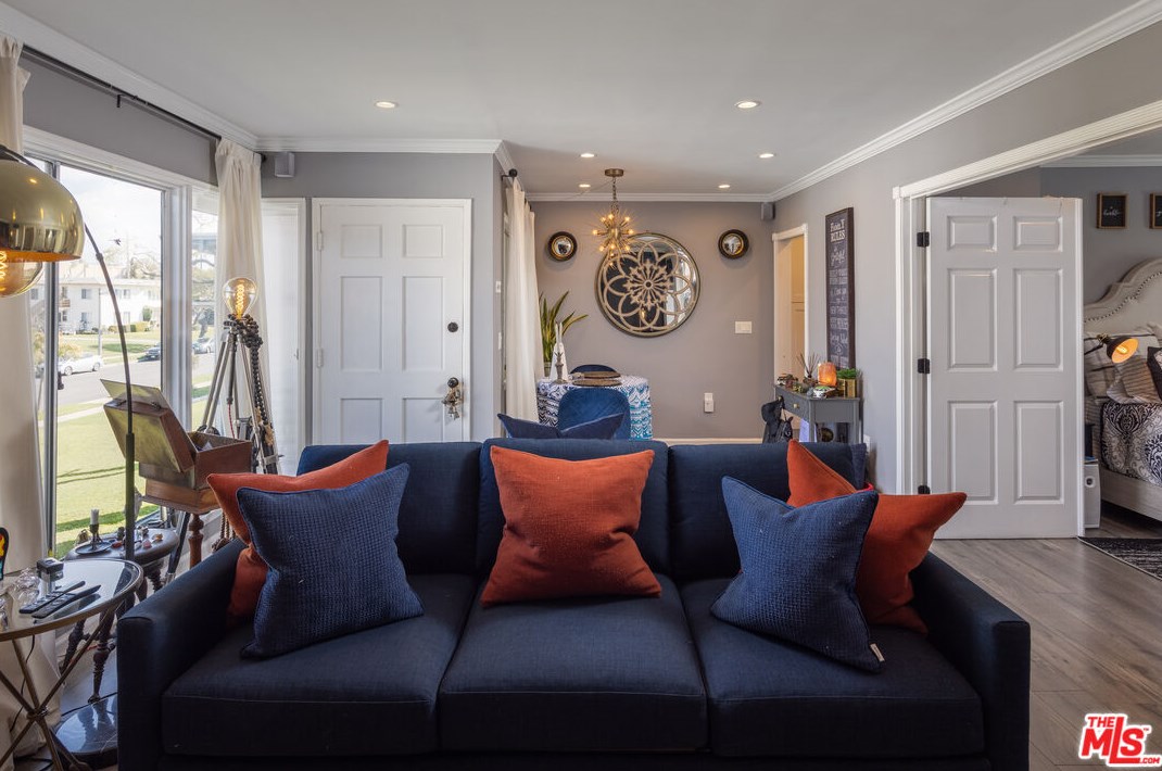 5768 Corbett St, Los Angeles, CA 90016-4548