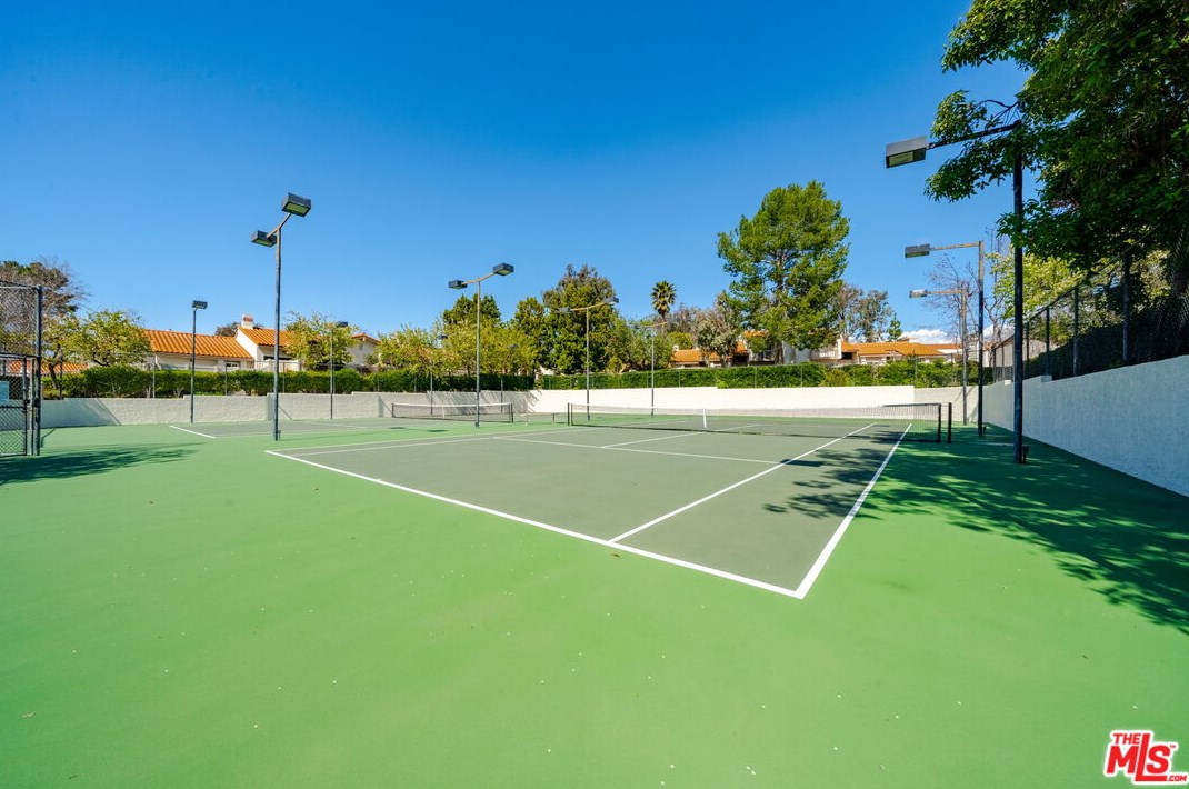 2218 Birchdale Dr, Thousand Oaks CA  91362-1598 exterior