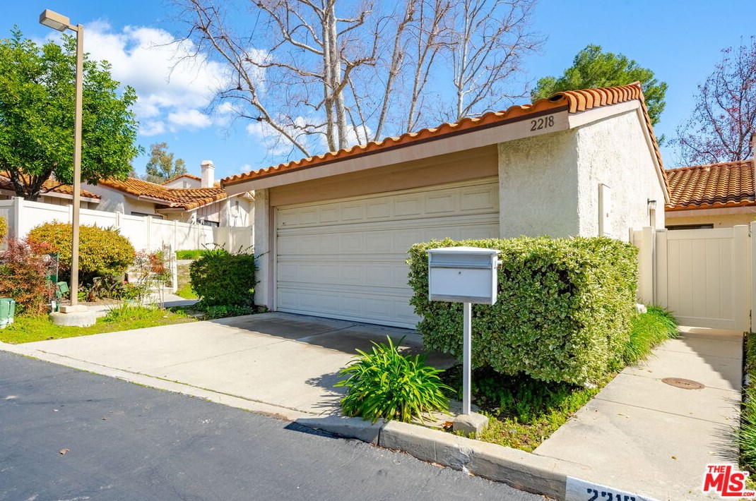2218 Birchdale Dr, Thousand Oaks CA  91362-1598 exterior