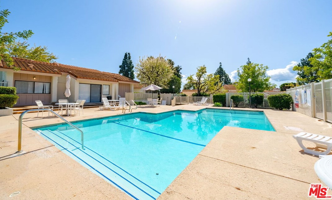 2218 Birchdale Dr, Thousand Oaks CA  91362-1598 exterior