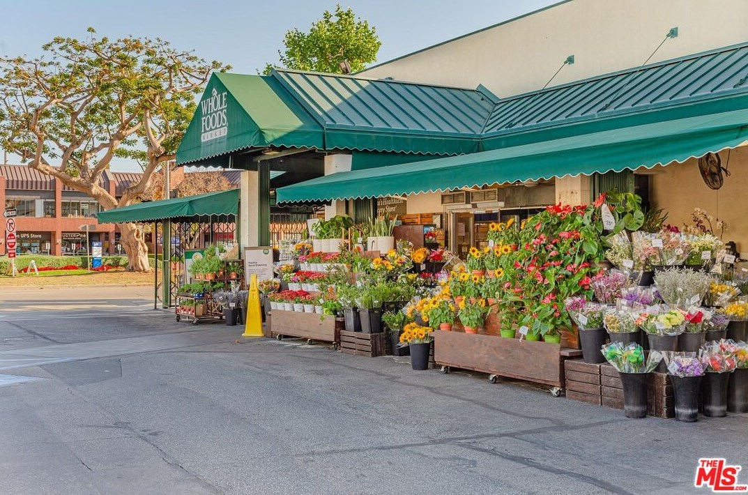 11928 Kiowa Ave, Los Angeles CA  90049-5963 exterior