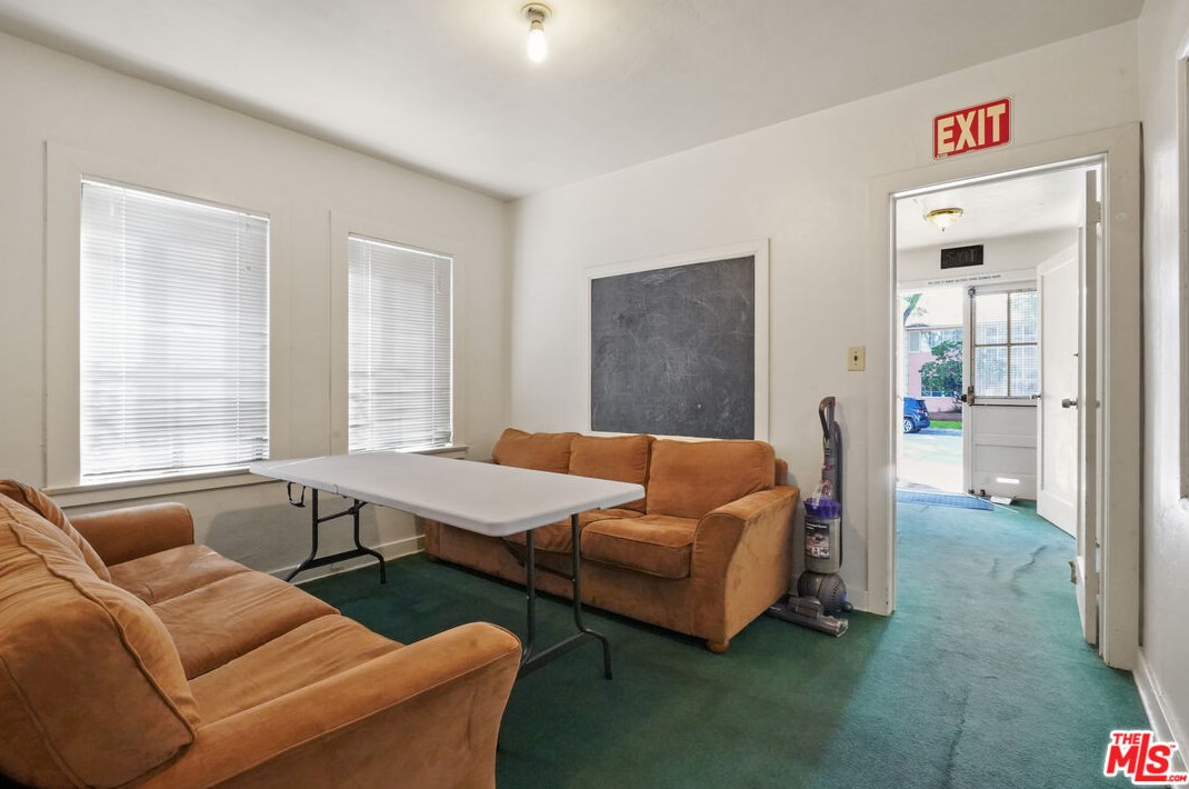 317 Palmer Ave, Glendale CA  91204-3206 exterior