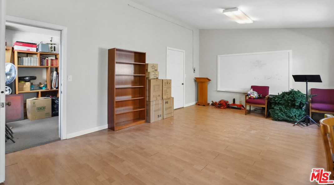 317 Palmer Ave, Glendale CA  91204-3206 exterior