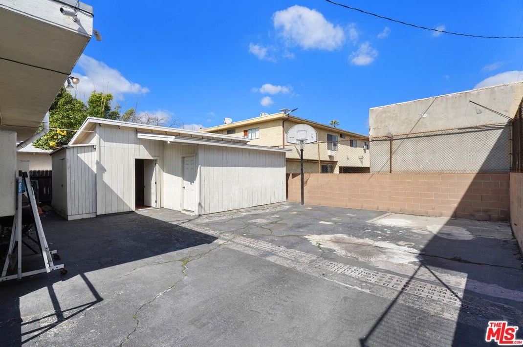 317 Palmer Ave, Glendale CA  91204-3206 exterior