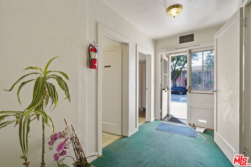 317 Palmer Ave, Glendale CA  91204-3206 exterior