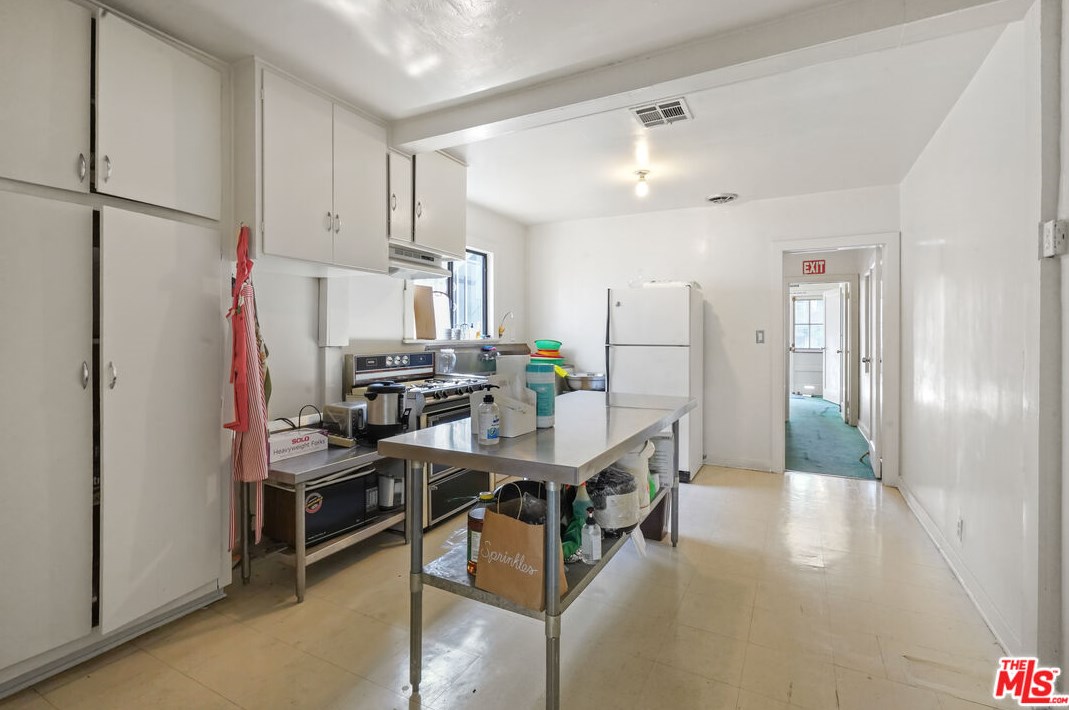 317 Palmer Ave, Glendale CA  91204-3206 exterior