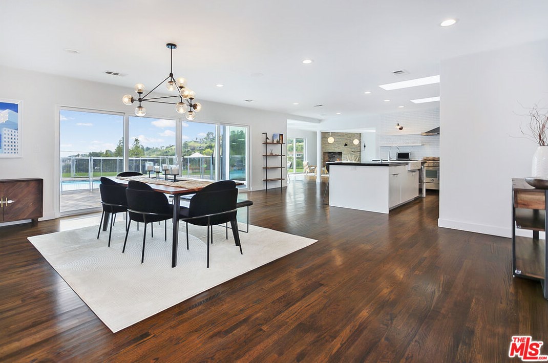 18200 Karen Dr, Los Angeles, CA 91356-4608