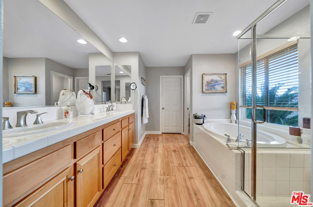 27122 Brown Oaks Way, Santa Clarita CA  91387-3894 exterior