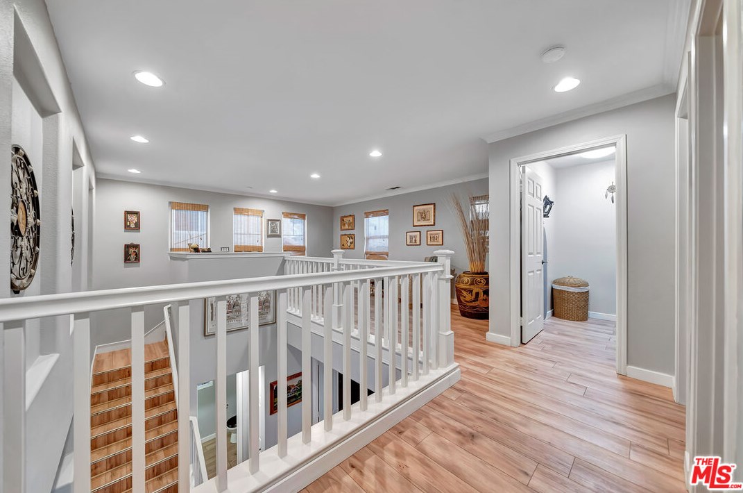 27122 Brown Oaks Way, Santa Clarita CA  91387-3894 exterior