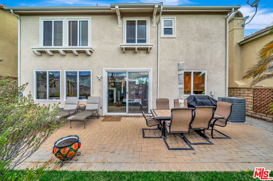 27122 Brown Oaks Way, Santa Clarita CA  91387-3894 exterior