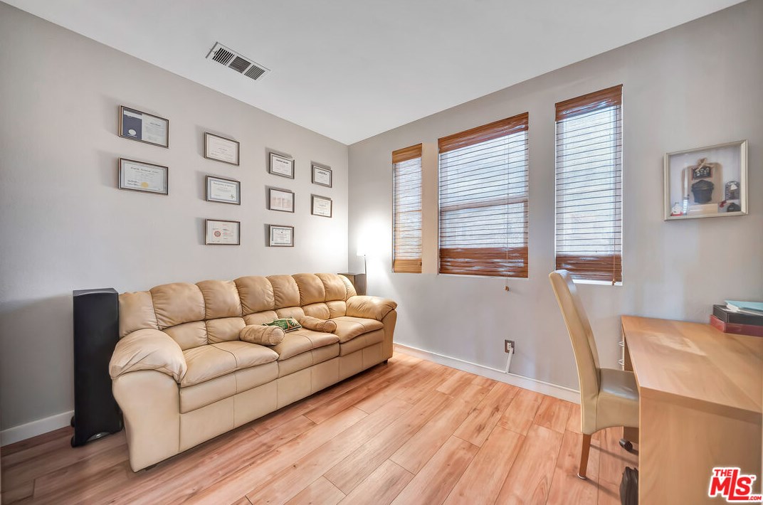 27122 Brown Oaks Way, Santa Clarita CA  91387-3894 exterior