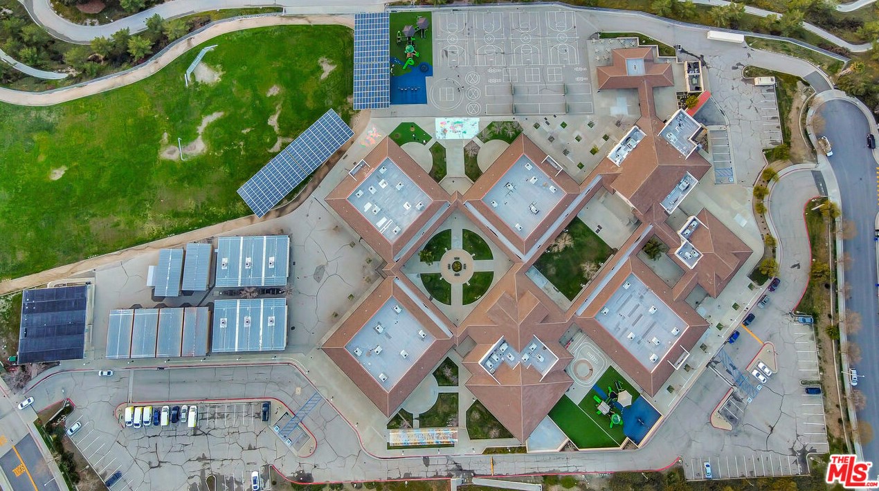 27122 Brown Oaks Way, Santa Clarita CA  91387-3894 exterior