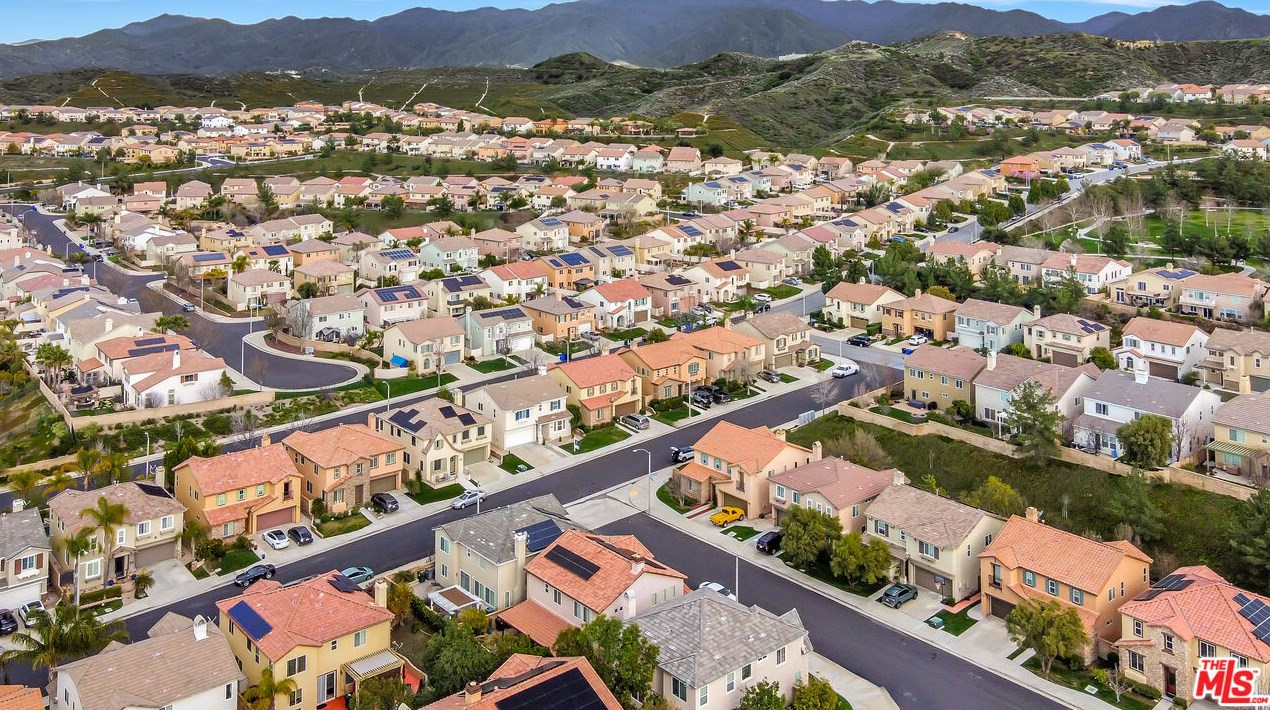 27122 Brown Oaks Way, Santa Clarita CA  91387-3894 exterior