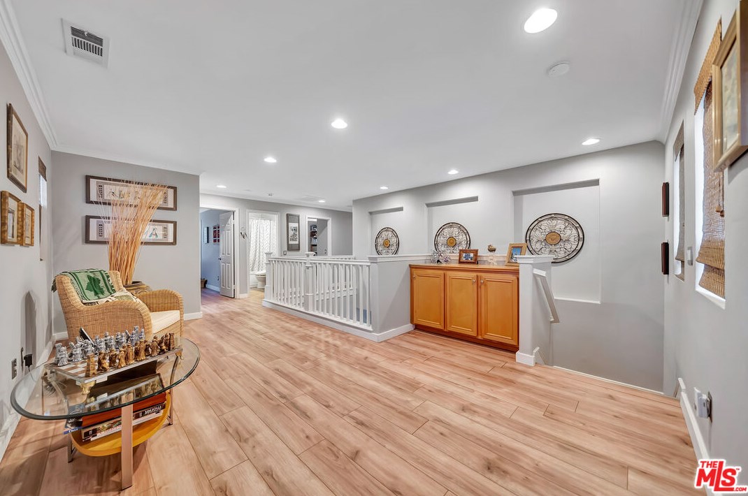 27122 Brown Oaks Way, Santa Clarita CA  91387-3894 exterior