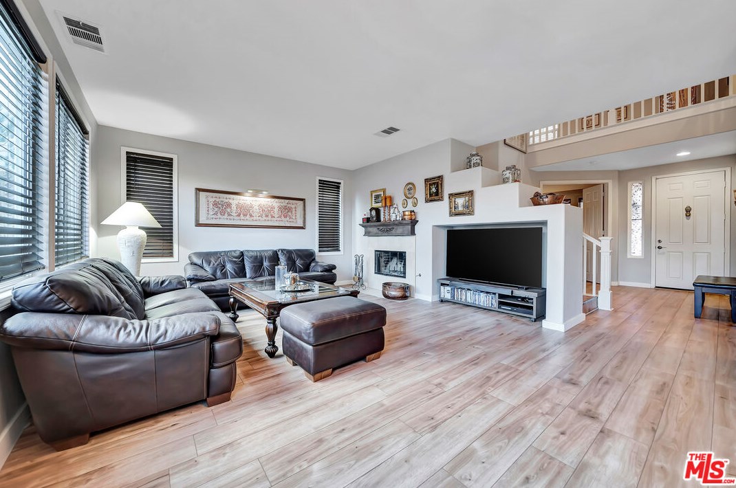 27122 Brown Oaks Way, Santa Clarita CA  91387-3894 exterior