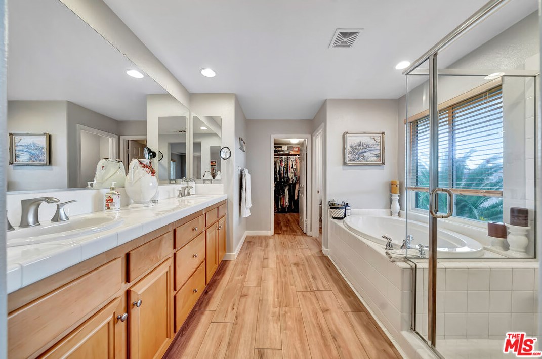 27122 Brown Oaks Way, Santa Clarita CA  91387-3894 exterior